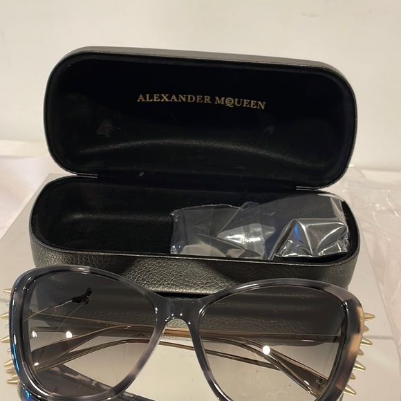 ALEXANDER MCQUEEN AM0339S-002 SUNGLASSES - Picture 8 of 11